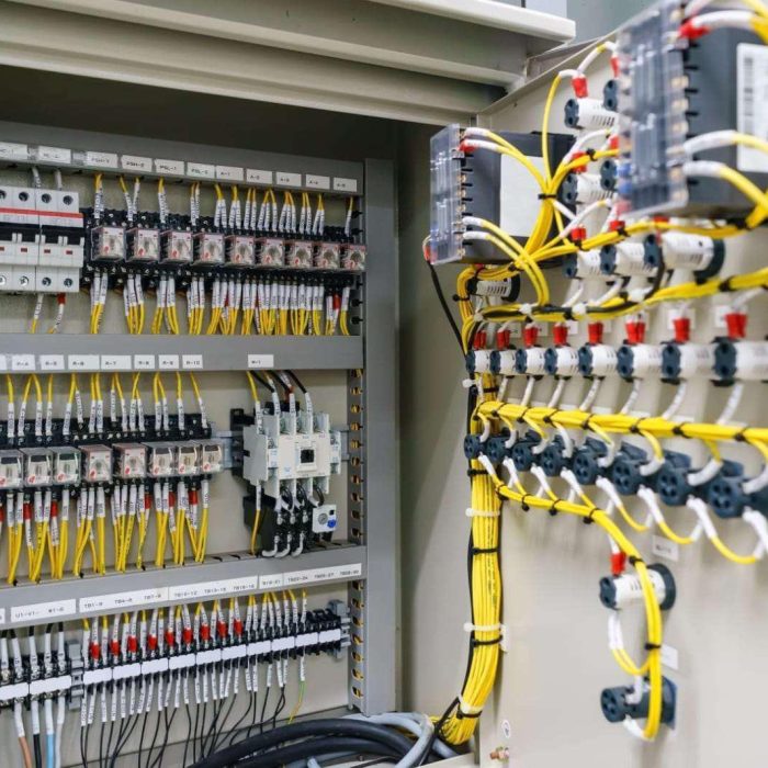 Serviços de manutenção, montagem e instalação elétrica industrial
